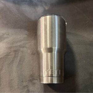 Yeti‎ Silver Phone Stand Premium Brushed Finish